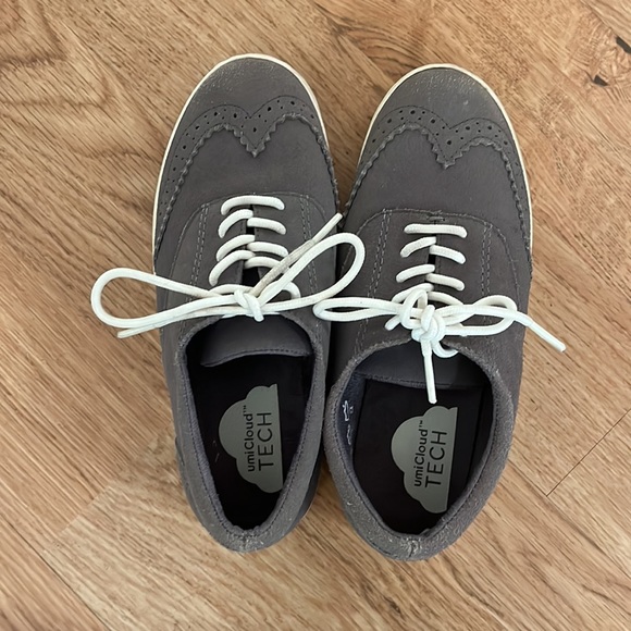Boys Grey Wingtip Shows Size 3 - Picture 2 of 3